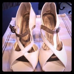 Platform heels cream and brown design never worn